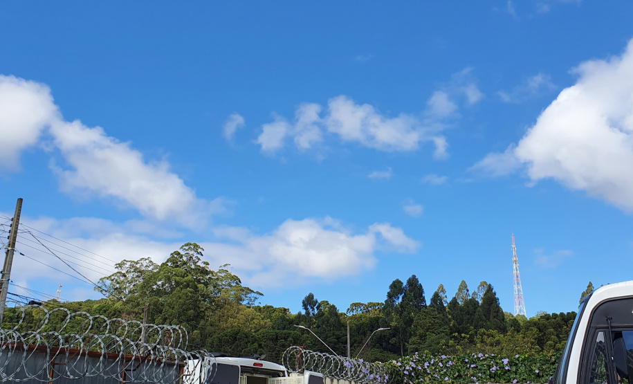 Presos da delegacia de Colombo são transferidos para o complexo penitenciário