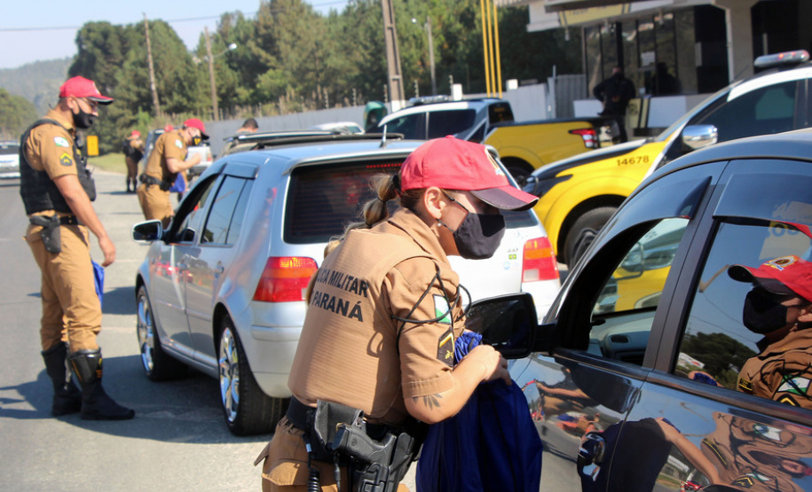 Nova blitz educativa do Maio Amarelo orienta motoristas em Almirante Tamandaré
