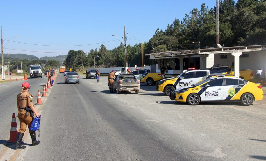 Nova blitz educativa do Maio Amarelo orienta motoristas em Almirante Tamandaré