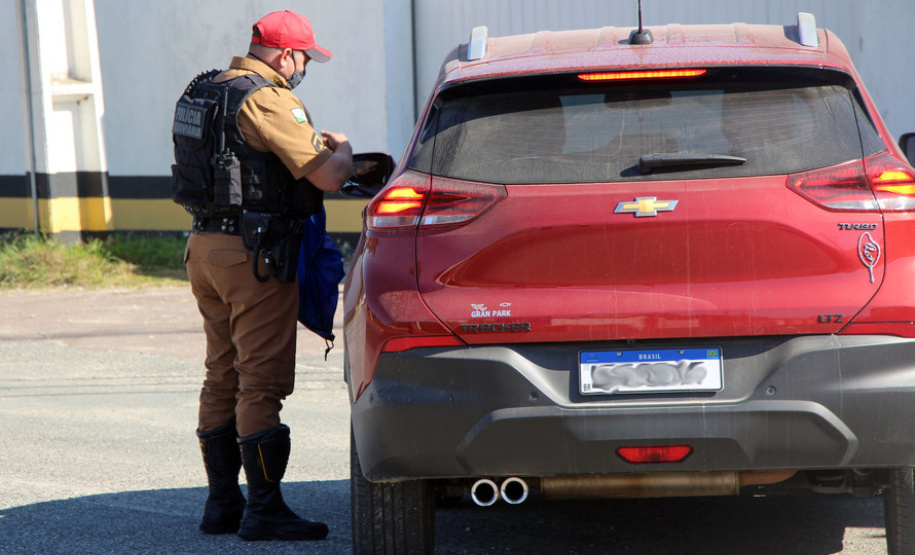 Nova blitz educativa do Maio Amarelo orienta motoristas em Almirante Tamandaré