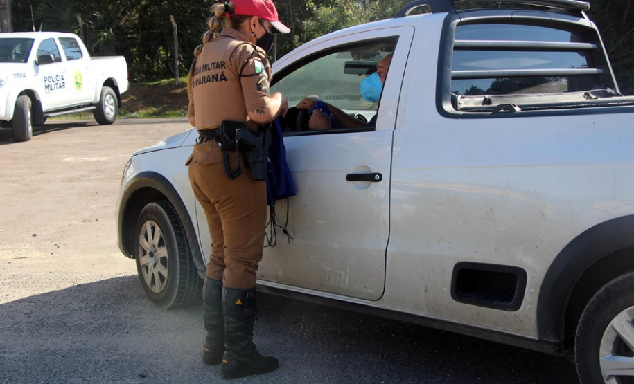 Nova blitz educativa do Maio Amarelo orienta motoristas em Almirante Tamandaré
