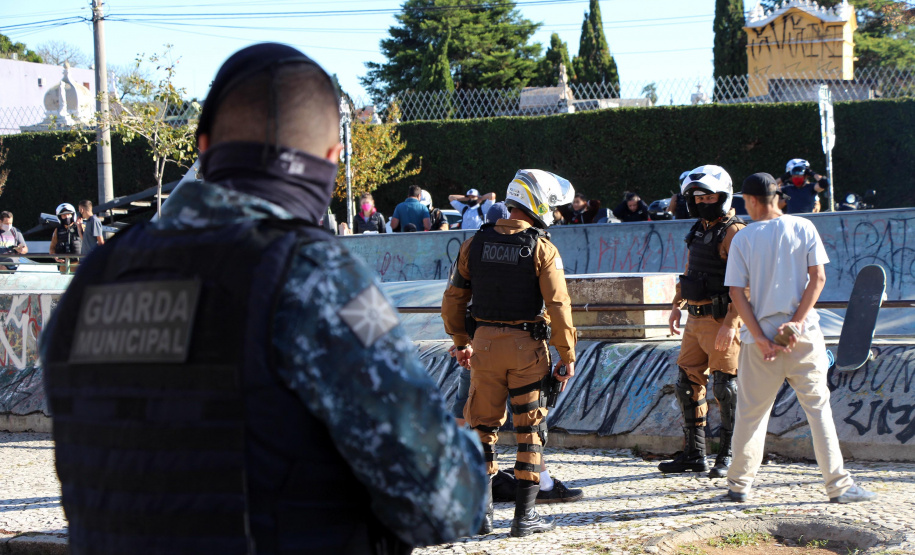 Policiais intensificam ações na Capital e flagram aglomerações em locais públicos