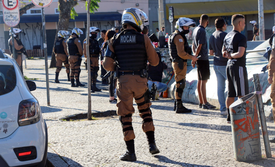 Policiais intensificam ações na Capital e flagram aglomerações em locais públicos