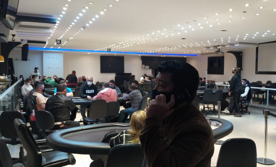 AIFU encaminha 10 pessoas e fecha seis estabelecimentos comerciais em Curitiba