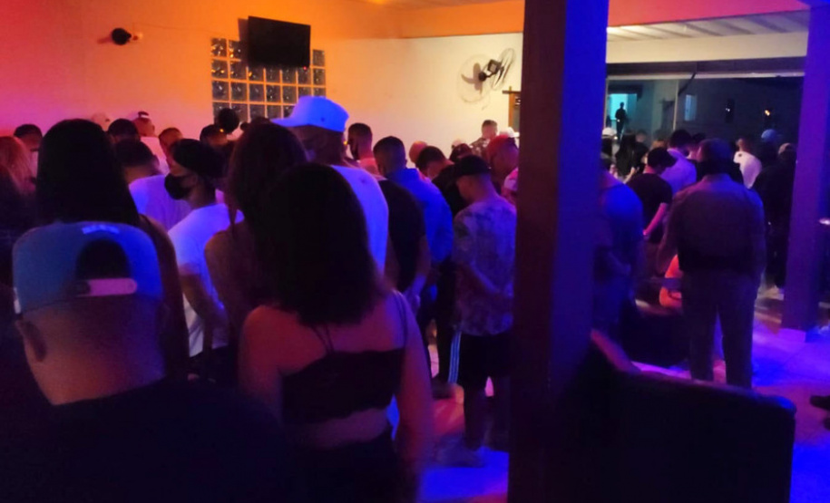 AIFU encaminha 10 pessoas e fecha seis estabelecimentos comerciais em Curitiba