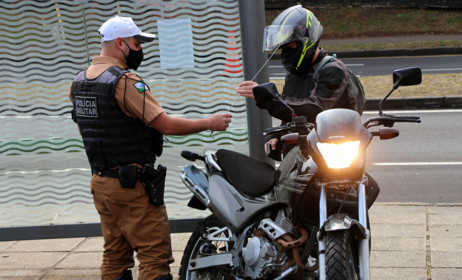 Metade dos acidentes de trânsito em Curitiba envolve motociclistas, diz estudo do BPTran