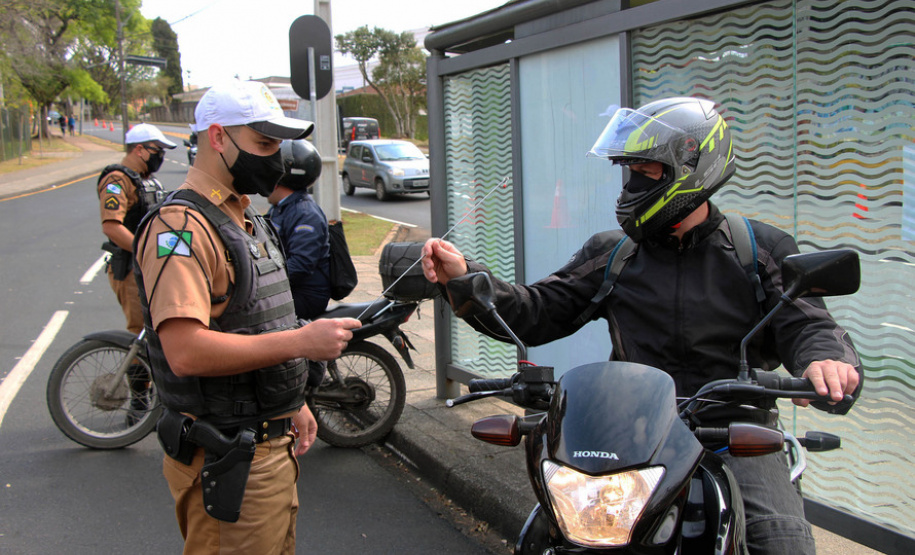 Metade dos acidentes de trânsito em Curitiba envolve motociclistas, diz estudo do BPTran