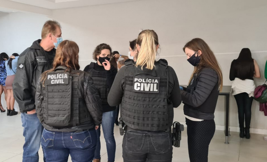 Polícia Civil prende 11 pessoas e dispersa festa clandestina em Colombo