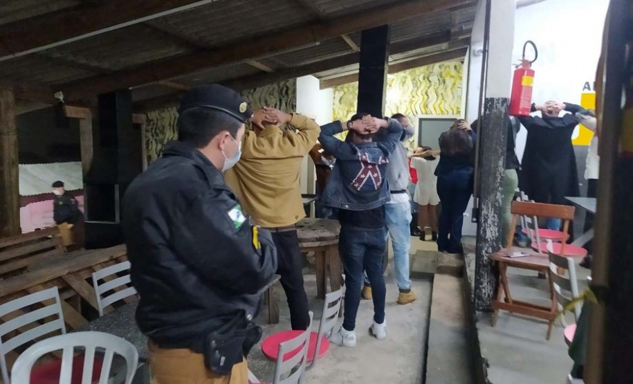 Policiais flagram 770 aglomerações no Paraná no feriado de Corpus Christi