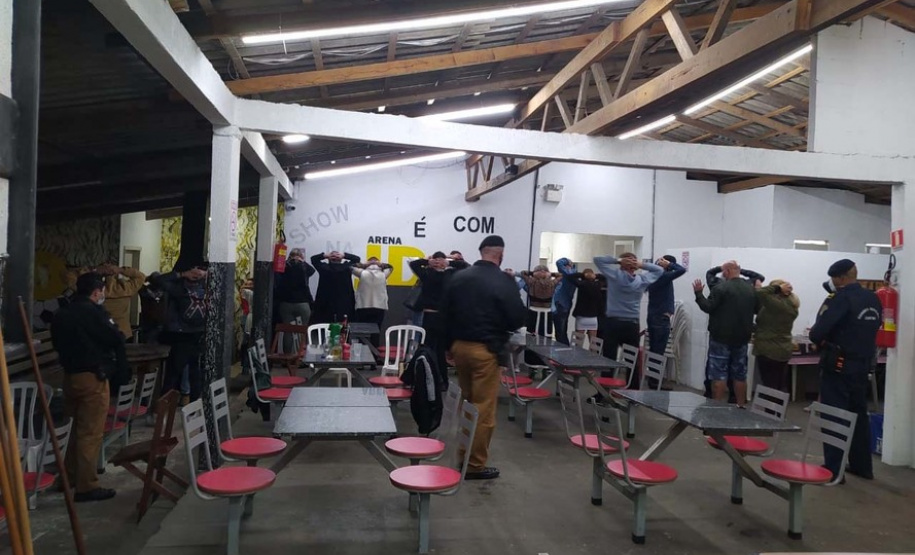 Policiais flagram 770 aglomerações no Paraná no feriado de Corpus Christi