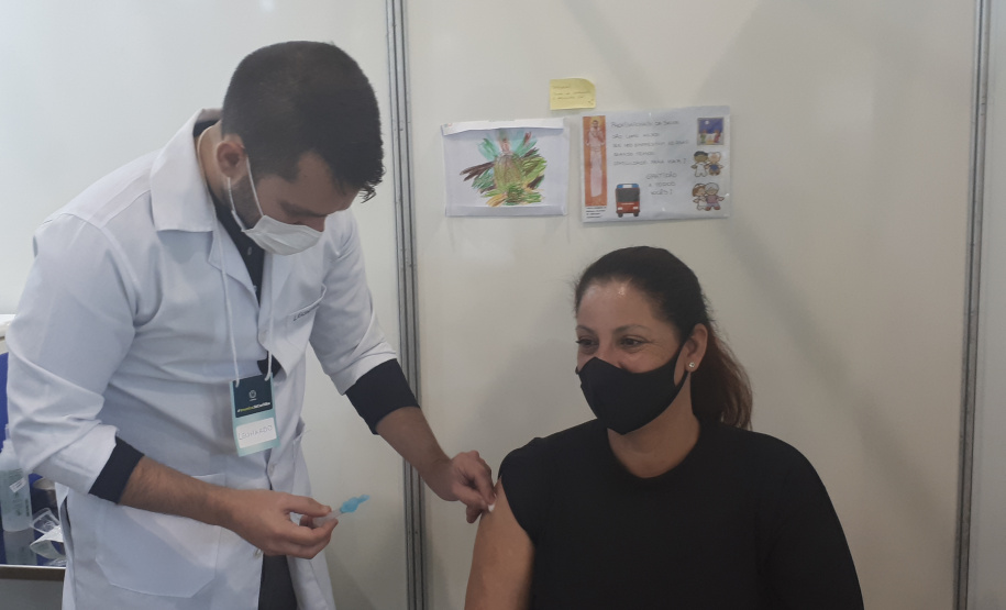 Mais de 23 mil doses da vacina contra a COVID-19 são aplicadas nas forças de segurança do Paraná