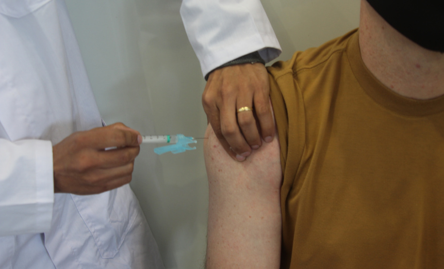 Mais de 23 mil doses da vacina contra a COVID-19 são aplicadas nas forças de segurança do Paraná