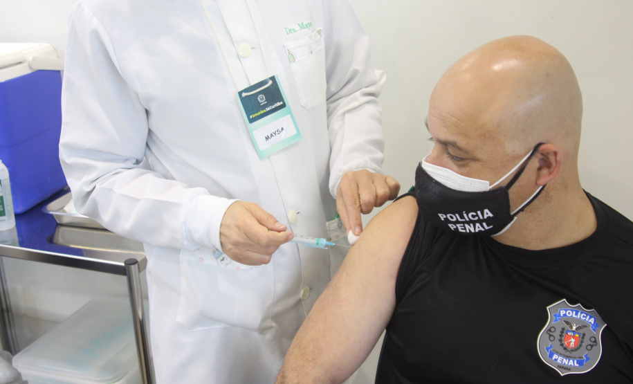 Mais de 23 mil doses da vacina contra a COVID-19 são aplicadas nas forças de segurança do Paraná