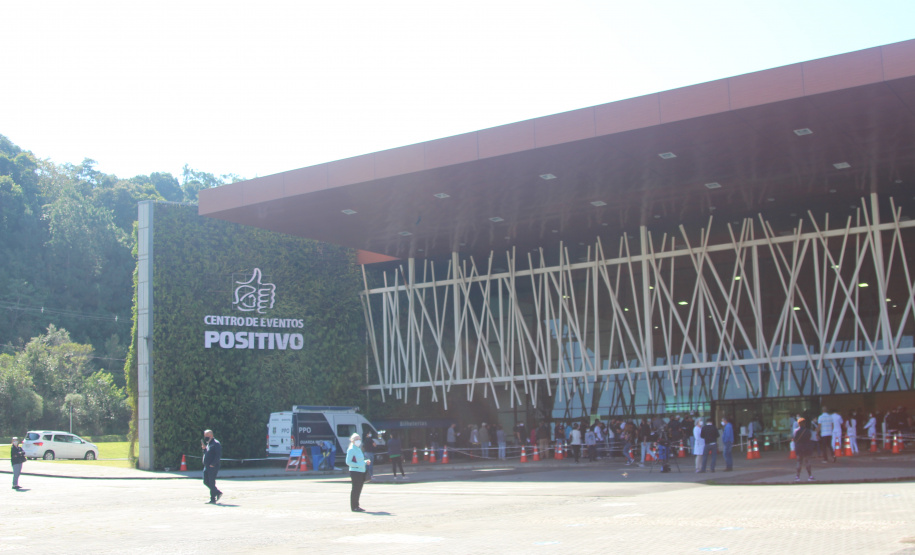 Mais de 23 mil doses da vacina contra a COVID-19 são aplicadas nas forças de segurança do Paraná