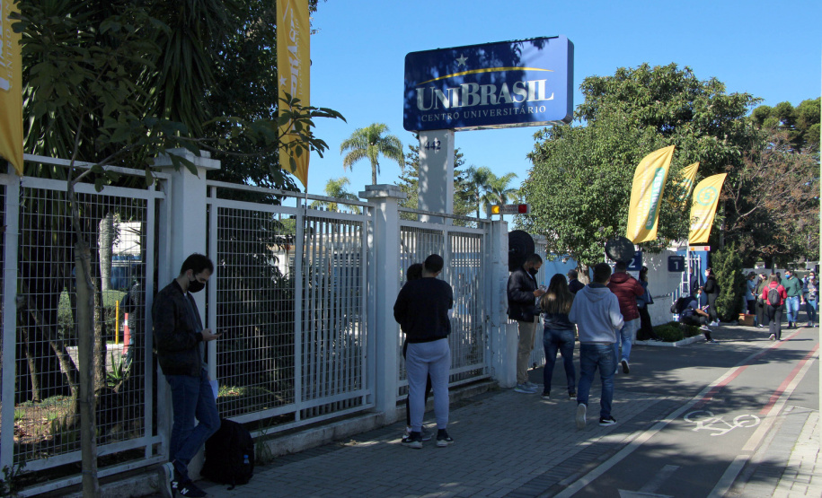 Candidatos de todo Brasil fazem o concurso da PM neste domingo