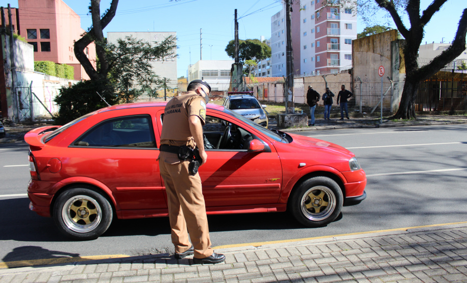 Candidatos de todo Brasil fazem o concurso da Polícia Militar do Paraná neste domingo