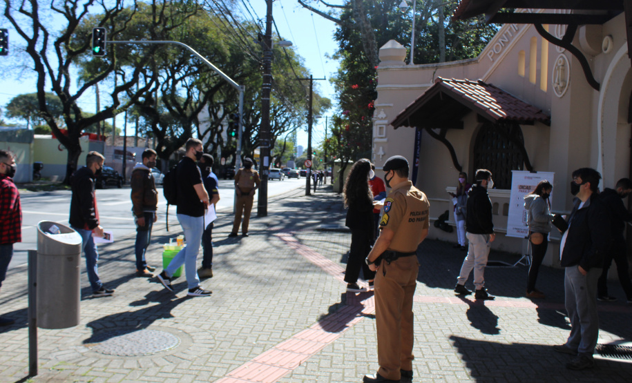 Candidatos de todo Brasil fazem o concurso da Polícia Militar do Paraná neste domingo