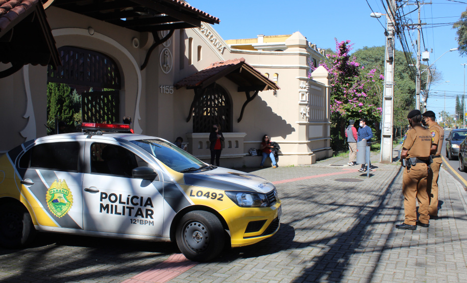 Candidatos de todo Brasil fazem o concurso da Polícia Militar do Paraná neste domingo