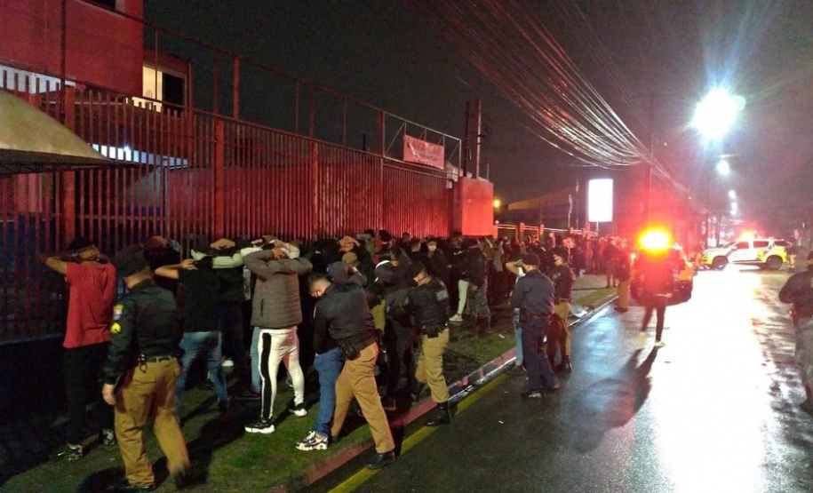 Segurança interrompe festas e dispersa mais de mil pessoas em Curitiba no final de semana