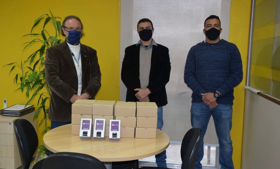 Aparelhos são de biometria por impressão digital e vão auxiliar no controle de acesso às dependências do Departamento Penitenciário do Paraná.