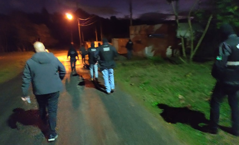 Casal com drogas e arma é preso pela Polícia Civil por tentativa de homicídio em São José dos Pinhais