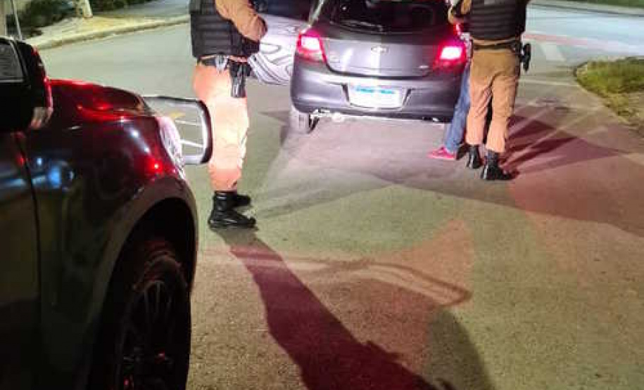 Operação da PM detém dez pessoas e apreende drogas em Curitiba e região