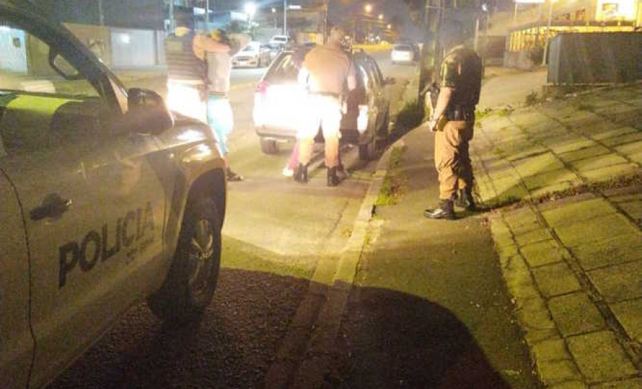 Operação da PM detém dez pessoas e apreende drogas em Curitiba e região