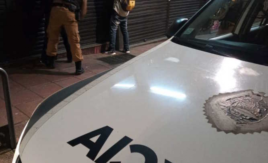 Operação da PM detém dez pessoas e apreende drogas em Curitiba e região