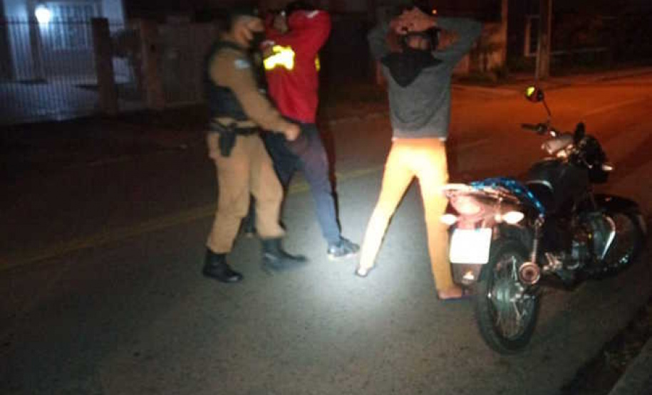 Operação da PM detém dez pessoas e apreende drogas em Curitiba e região