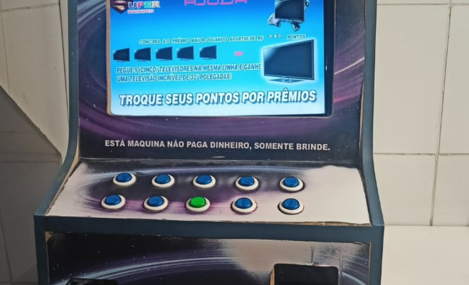 Fiscalização fecha estabelecimentos e apreende contrabando e drogas em Curitiba