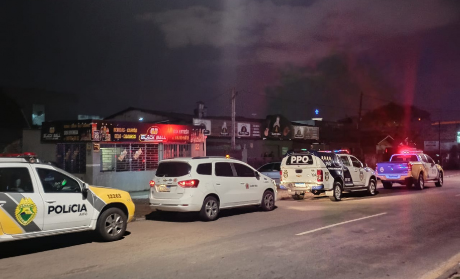 Fiscalização fecha estabelecimentos e apreende contrabando e drogas em Curitiba