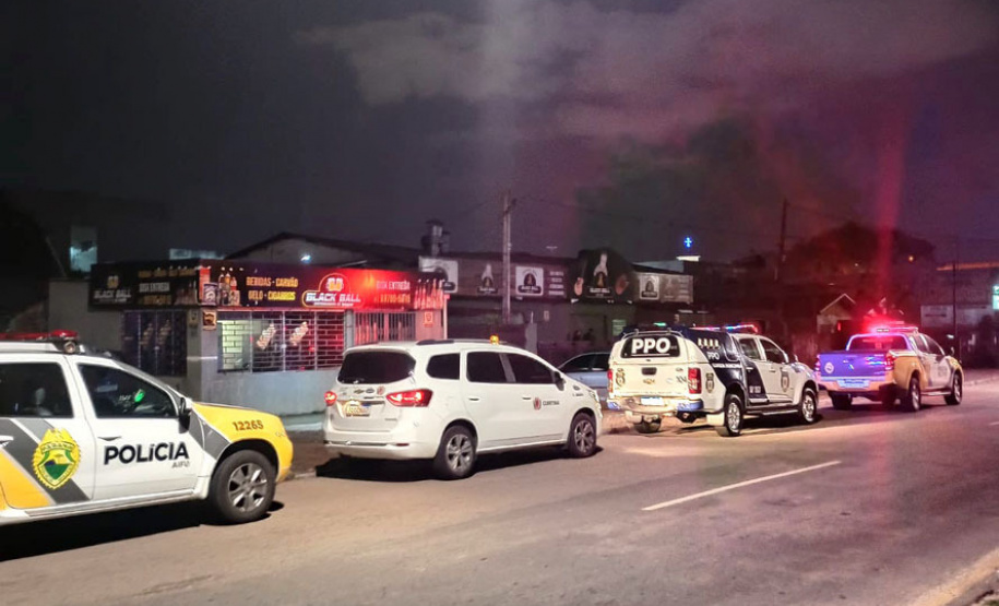 Polícia interdita 16 pontos comerciais e dispersa 1.200 pessoas em Curitiba no fim de semana