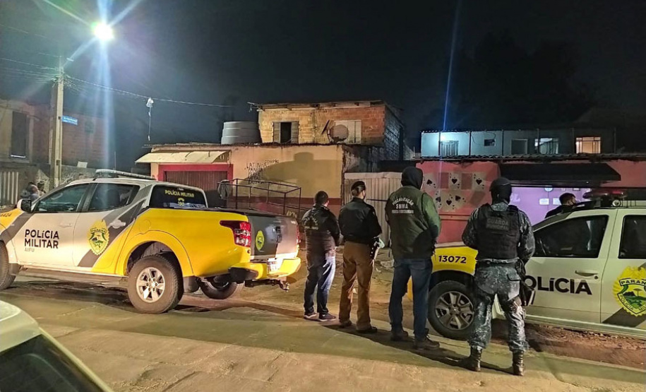 Polícia interdita 16 pontos comerciais e dispersa 1.200 pessoas em Curitiba no fim de semana