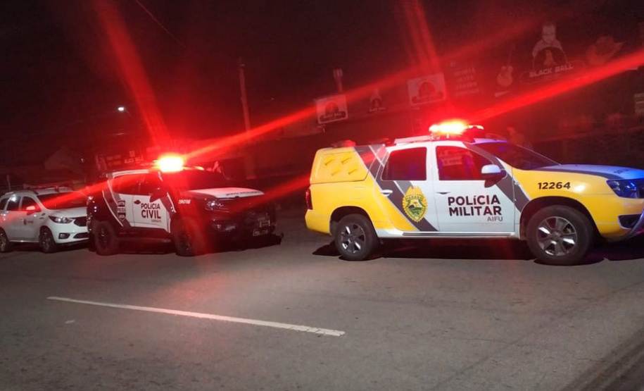 Polícia interdita 16 pontos comerciais e dispersa 1.200 pessoas em Curitiba no fim de semana