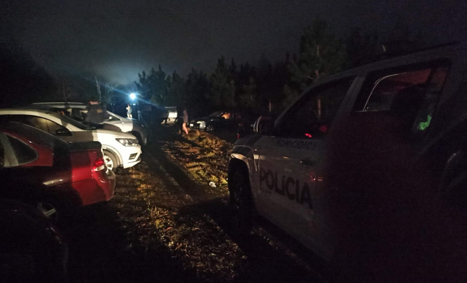 Polícia Civil dispersa festa clandestina com cerca de 200 pessoas e encaminha um dos organizadores, em Piraquara (PR)