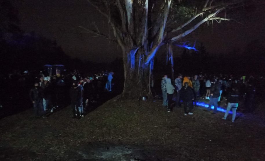 Polícia Civil dispersa festa clandestina com cerca de 200 pessoas e encaminha um dos organizadores, em Piraquara (PR)