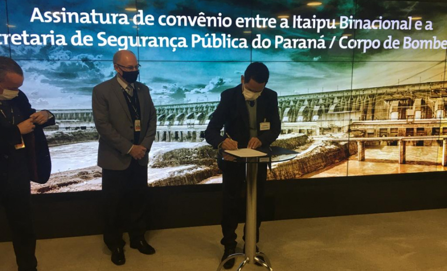 Estado e Itaipu assinam convênio de R$ 5 milhões para aquisição de caminhões para os Bombeiros