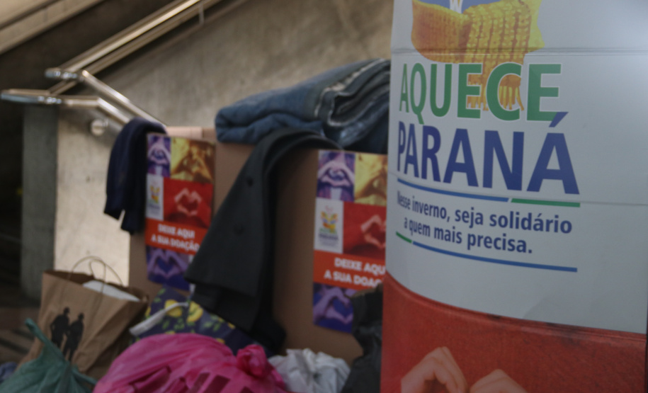 Sesp faz primeira entrega de roupas e cobertores à campanha Aquece Paraná do Governo Estadual