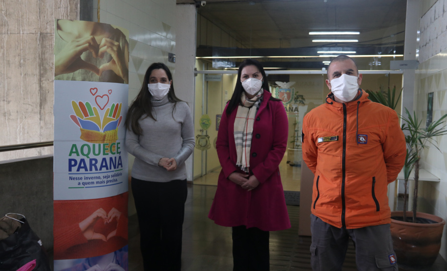 Sesp faz primeira entrega de roupas e cobertores à campanha Aquece Paraná do Governo Estadual