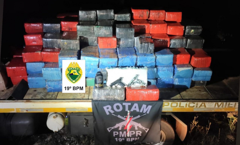 Policiais militares apreendem 2,7 toneladas de maconha em ronda extrajornada no Oeste