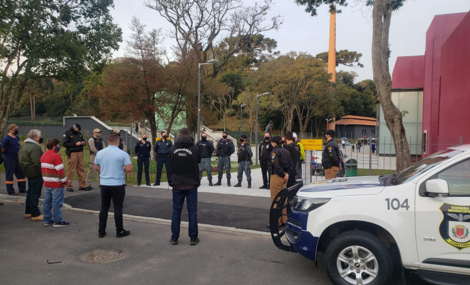 Ação integrada fiscaliza 24 pontos comerciais e dispersa 1,8 mil pessoas no final de semana