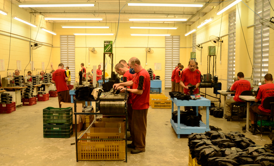 Mesmo com pandemia, Paraná tem 7,3 mil presos trabalhando