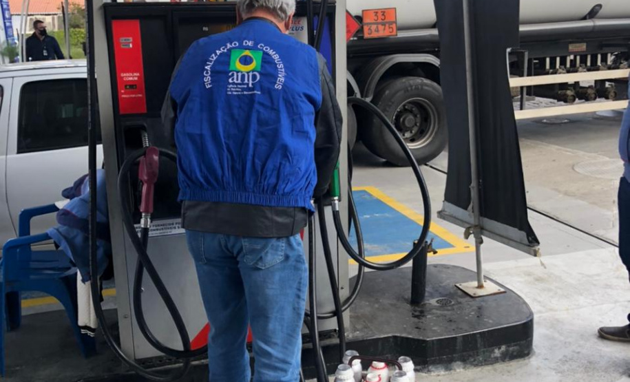 Força-tarefa fiscaliza 300 postos de combustíveis no PR; 181 tinham irregularidades