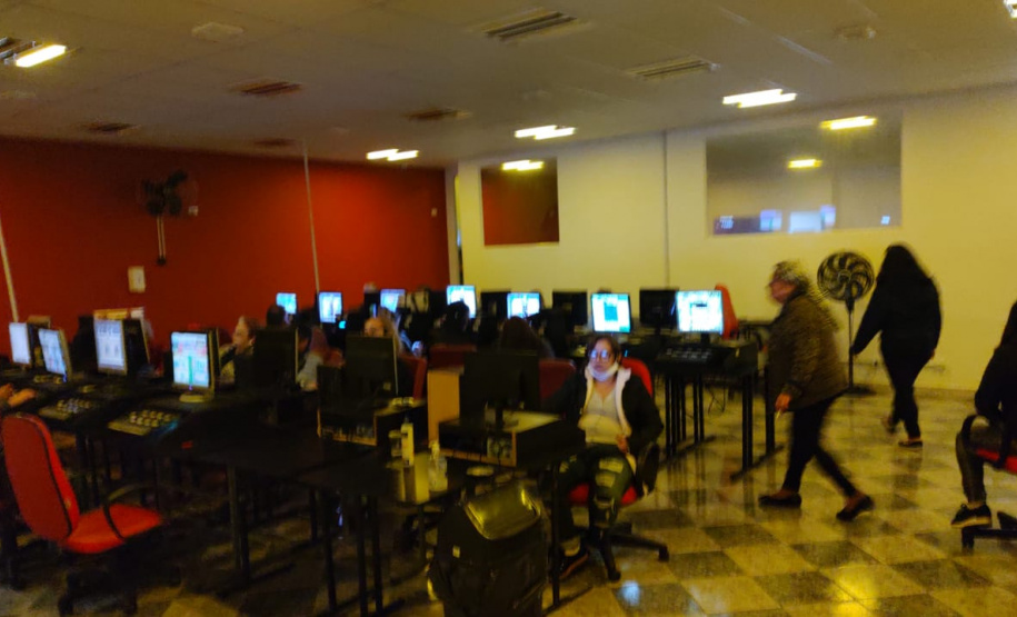 AIFU flagra mais de 300 pessoas e apreende 38 máquinas caça-níqueis em Curitiba