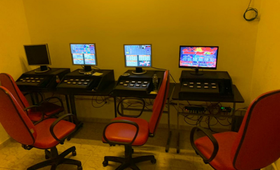 AIFU flagra mais de 300 pessoas e apreende 38 máquinas caça-níqueis em Curitiba