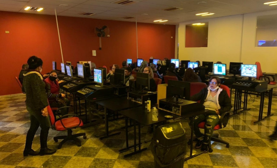 AIFU flagra mais de 300 pessoas e apreende 38 máquinas caça-níqueis em Curitiba