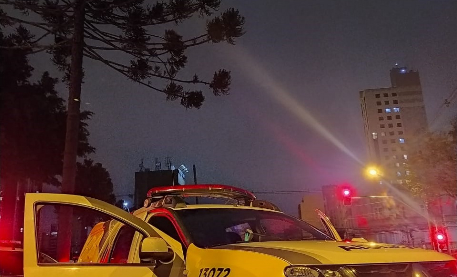 Fiscalização fecha 13 pontos comerciais e dispersa aglomerações em Curitiba