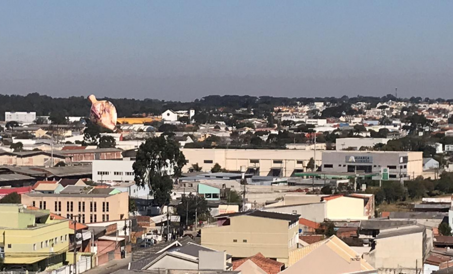 Polícia Militar apreende balão que caiu no bairro Boqueirão, em Curitiba