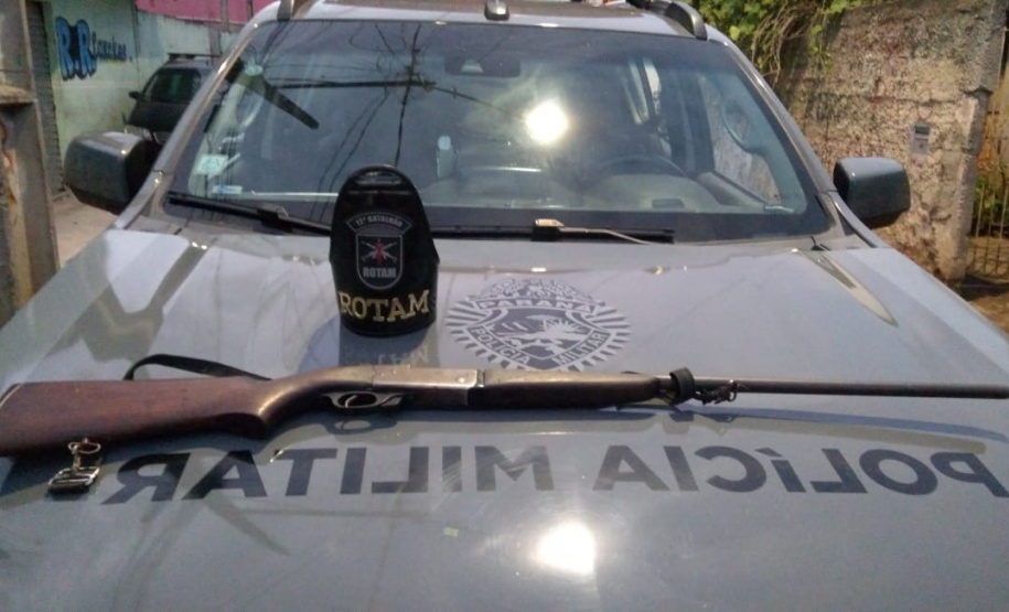 PM cumpre 13 mandados judiciais no bairro Prado Velho e apreende adolescentes envolvidos com o tráfico, em Curitiba