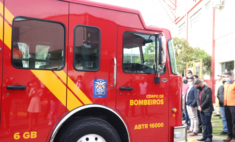 Caminhão moderno é entregue ao Corpo de Bombeiros de São José dos Pinhais